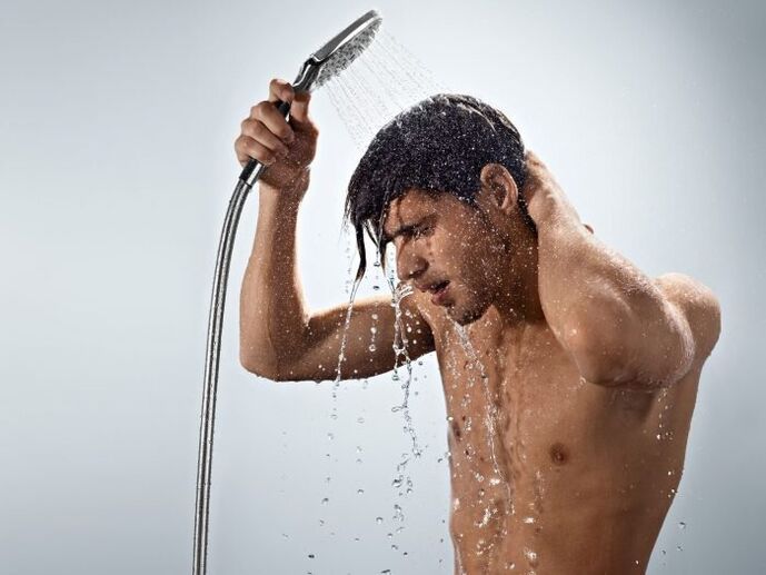 Contrast shower perfectly conditions the male body and thus enhances effectiveness